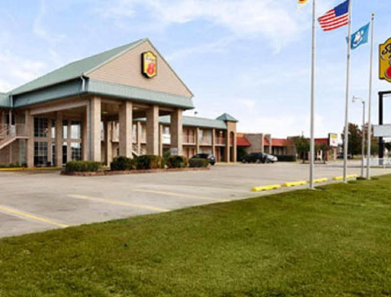 Super 8 By Wyndham New Iberia Motel Exterior photo