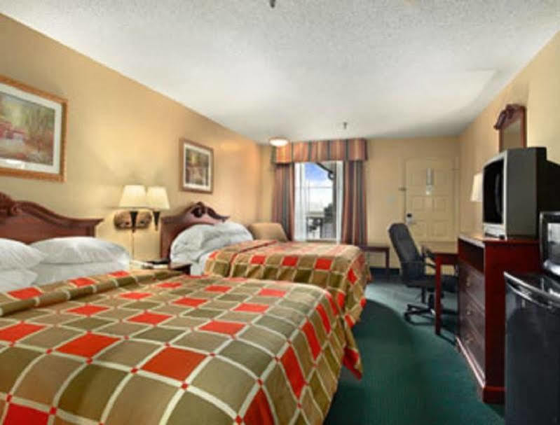 Super 8 By Wyndham New Iberia Motel Exterior photo
